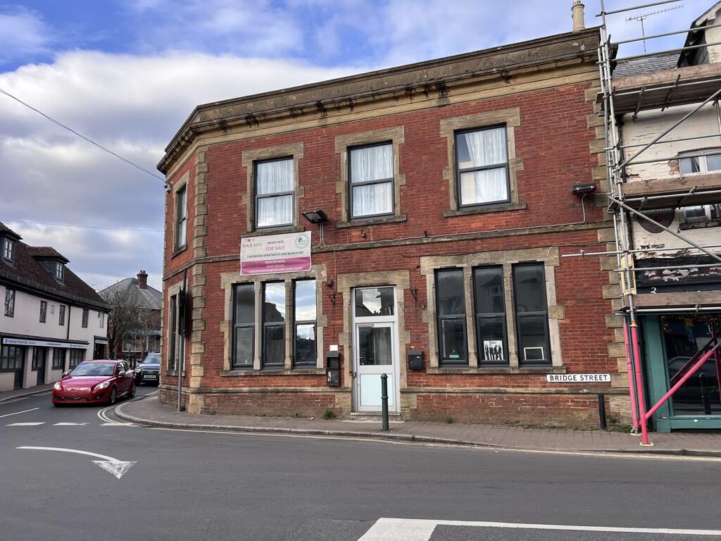 Main image of property: Unit 2, 1 Bridge Street, Fordingbridge, Hampshire, SP6 1AH