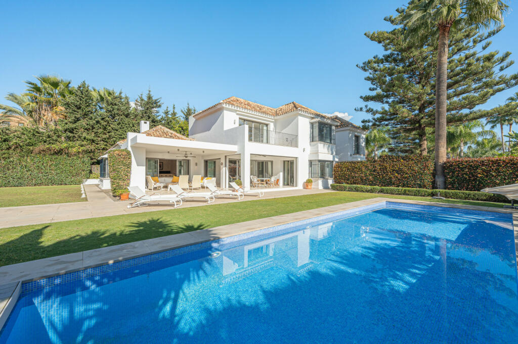 6 bedroom villa for sale in Andalucia, Malaga, Estepona, Spain