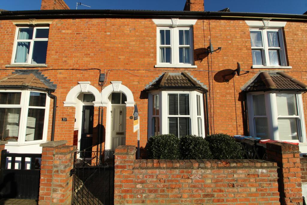 3 bedroom terraced house for sale in Bury Avenue, Newport Pagnell, MK16