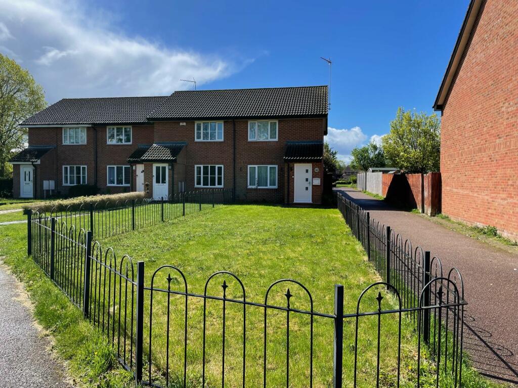 2 bedroom end of terrace house for sale in Waterlow Close, Newport Pagnell, MK16
