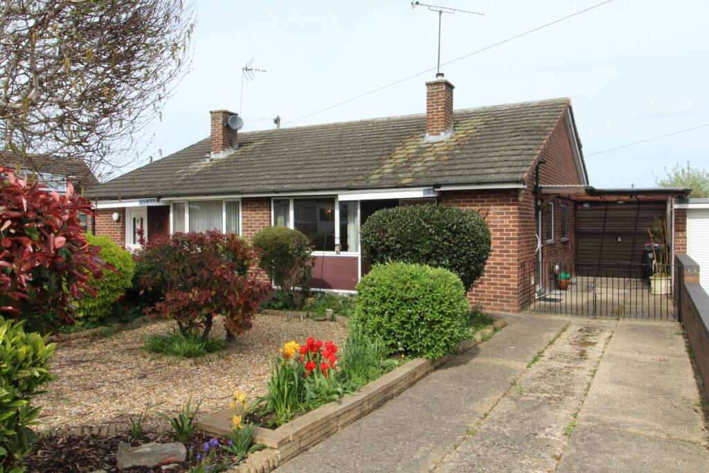 2 bedroom bungalow for sale in Cromwell Avenue, Newport Pagnell, MK16