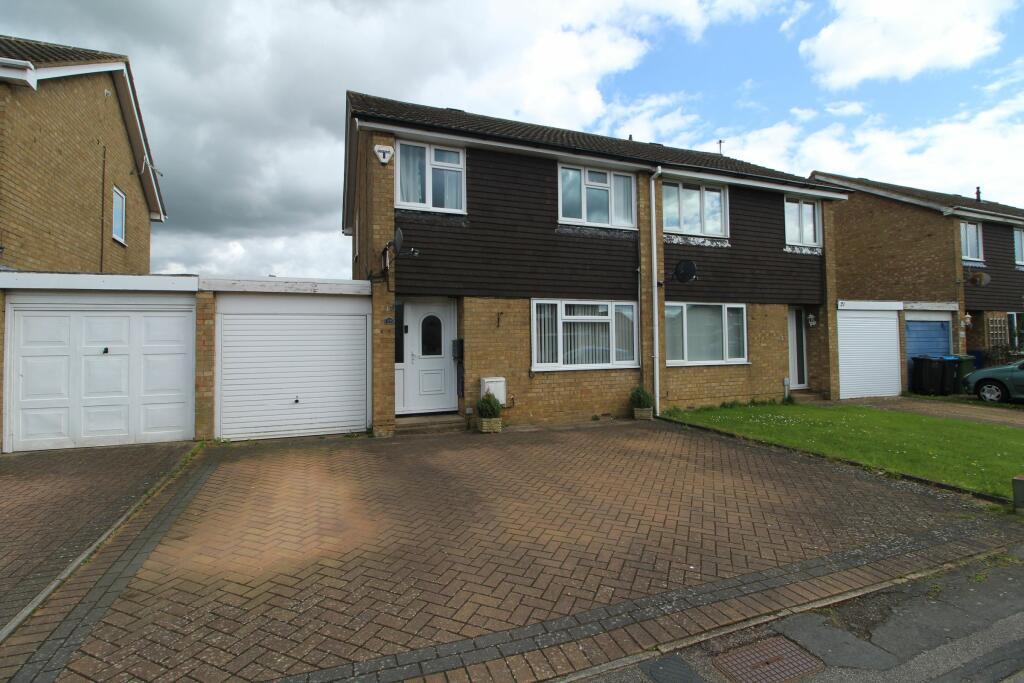 3 bedroom semi-detached house for sale in Byron Drive, Newport Pagnell, MK16