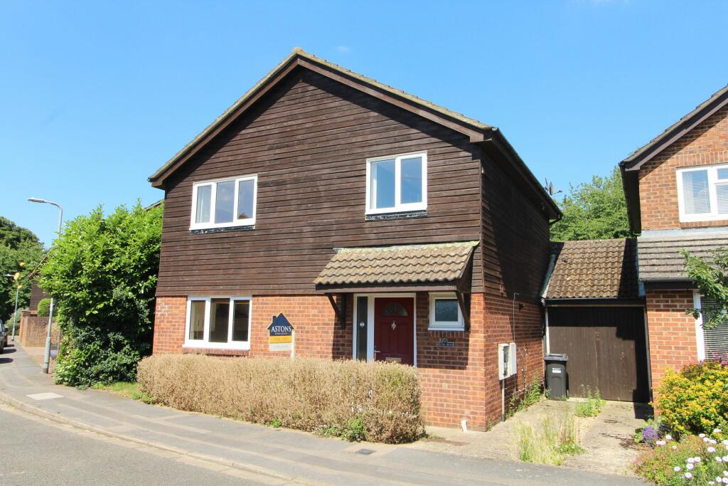 4 bedroom detached house for sale in Milton Drive, Newport Pagnell, MK16