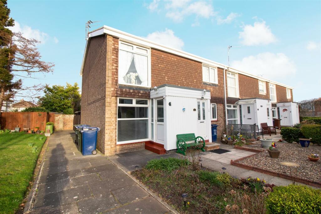2 bedroom ground floor flat for sale in Trentham Avenue, Benton
