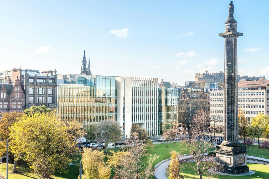 20181027 St Andrew Square  Edinburgh 049.jpg