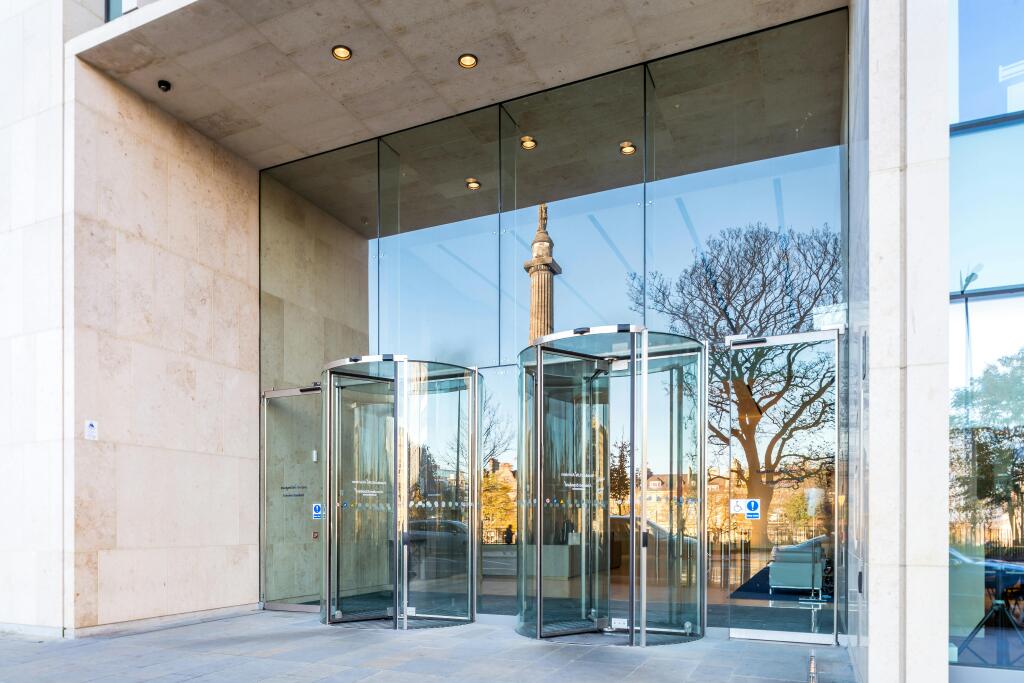 20181027 St Andrew Square  Edinburgh 058.jpg