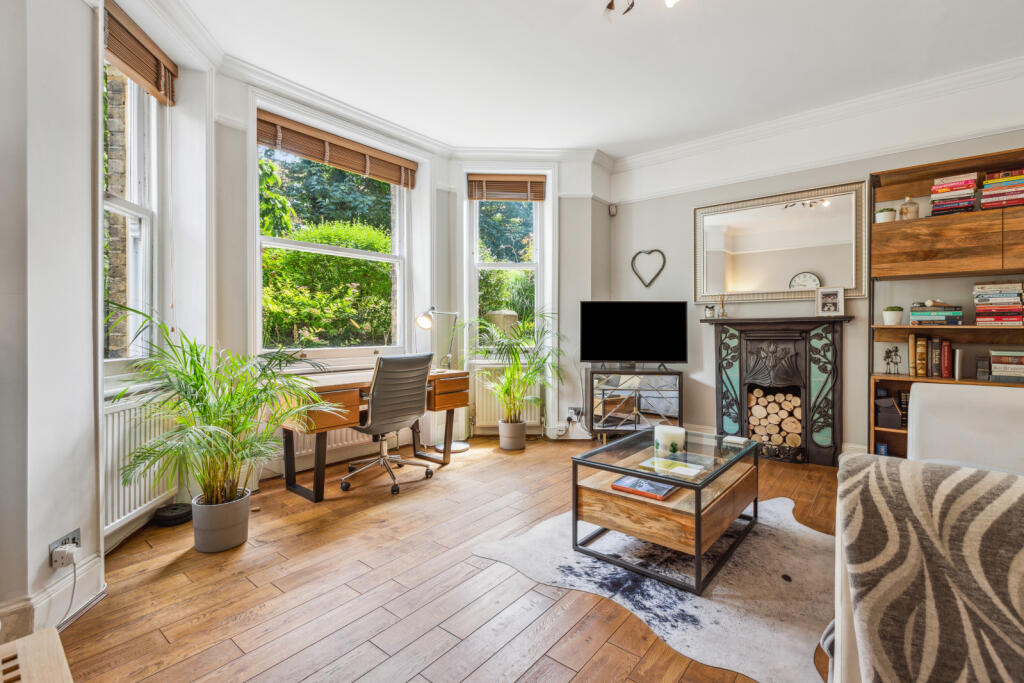 1 bedroom flat for sale in Drive Mansions, Fulham Road, SW6