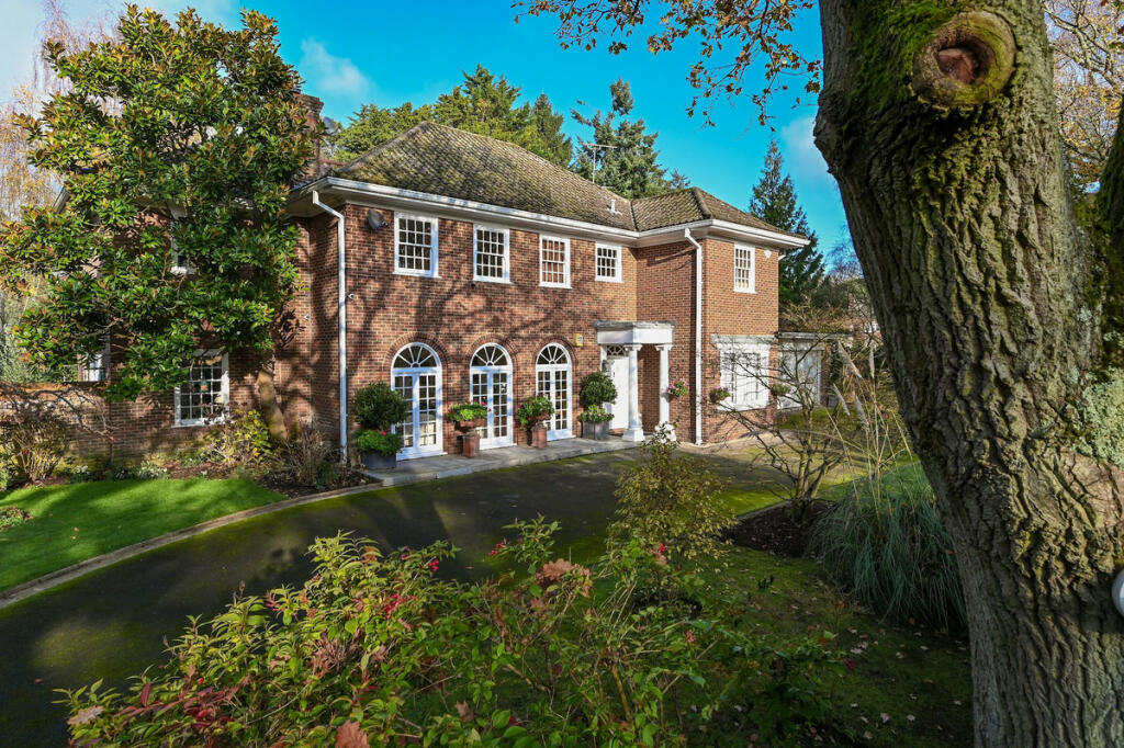 4 bedroom detached house for sale in Duffield Park, Stoke Poges, SL2