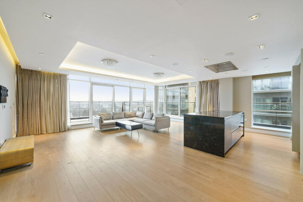 3 bedroom apartment for rent in Longfield Avenue, Ealing, W5