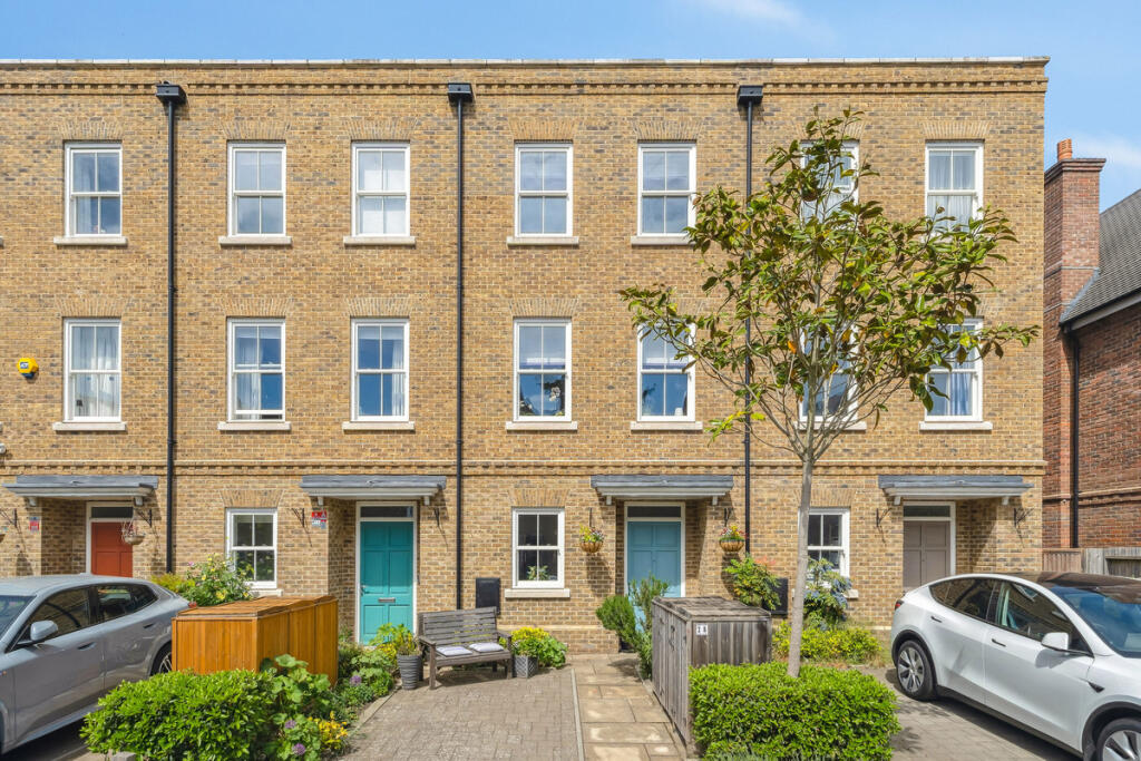 Main image of property: Barrons Chase, London, TW10