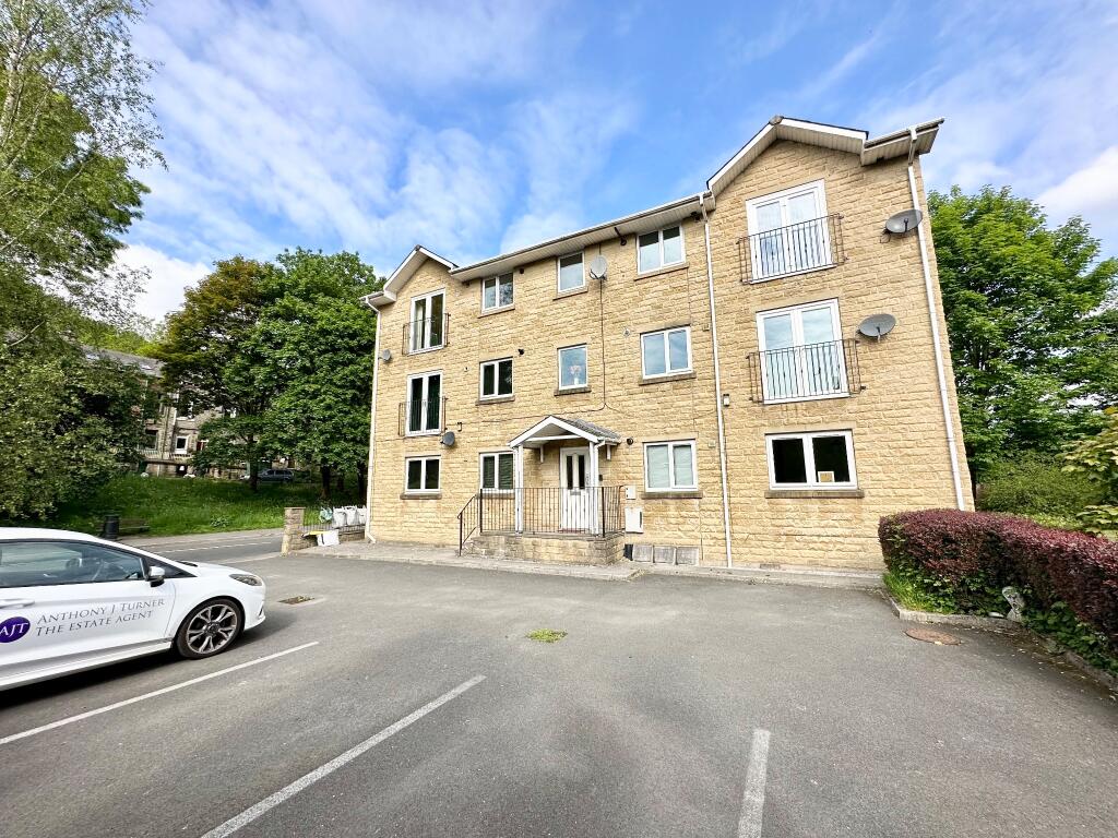 Main image of property: Flat 4 569, Rochdale Road, Walsden, OL14 6SA