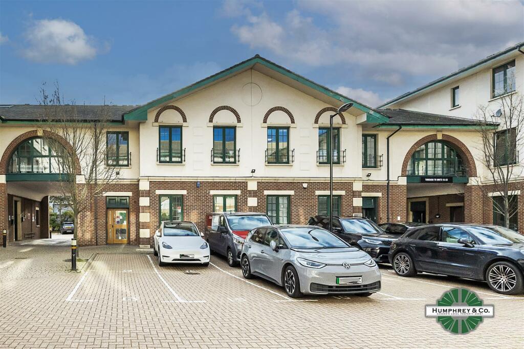 Office for rent in Bourne Court Unity Trading Estate, IG8