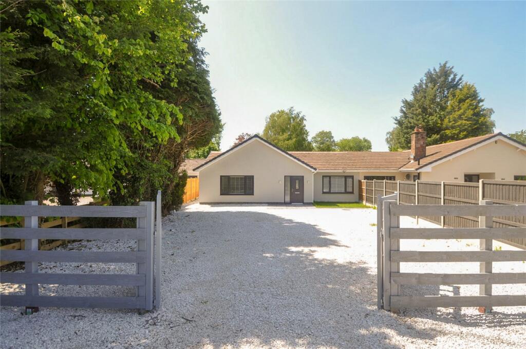 4 bedroom bungalow for sale in Parkgate Road, Ledsham, Chester, CH1
