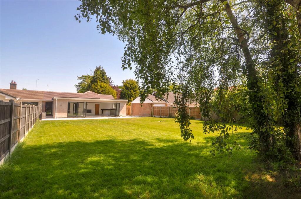 4 bedroom bungalow for sale in Parkgate Road, Ledsham, Chester, CH1