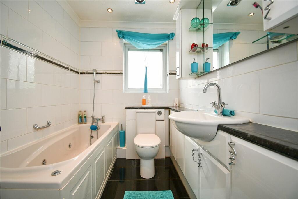 Additional property image - Ledsham Park Drive, Little Sutton, Cheshire
