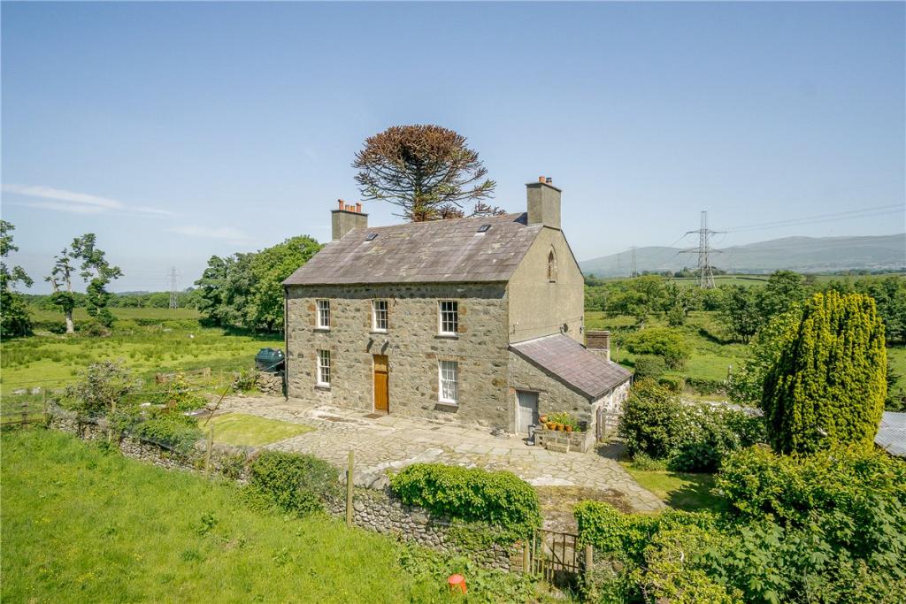 5 bedroom detached house for sale in Bangor, Gwynedd, LL57