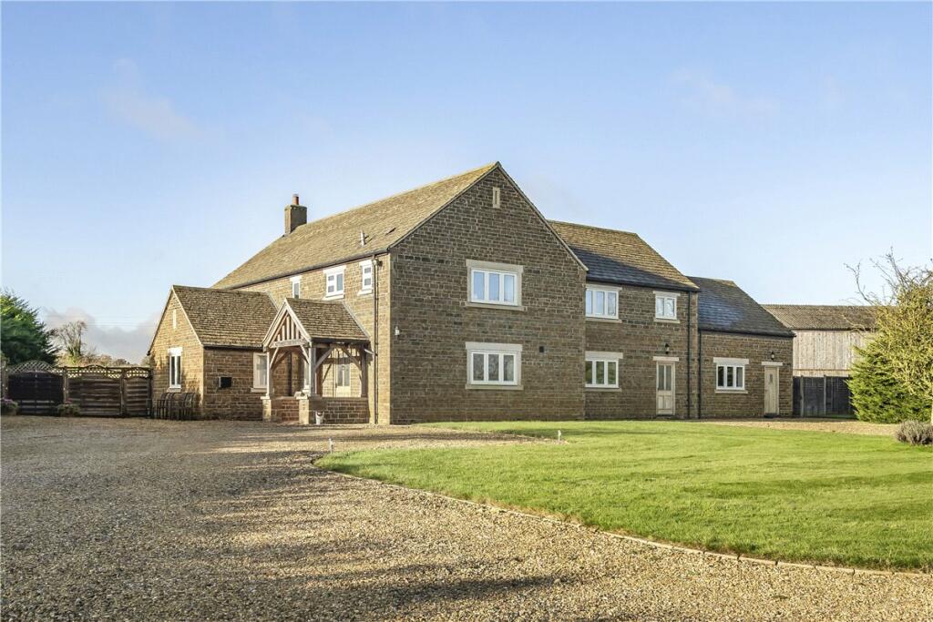 5 bedroom detached house for sale in Hambleton Road, Egleton, Oakham