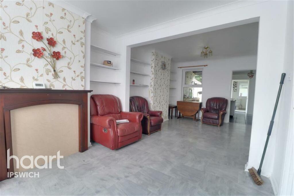 3 bedroom detached house for rent in Bramford Road, Ipswich, IP1