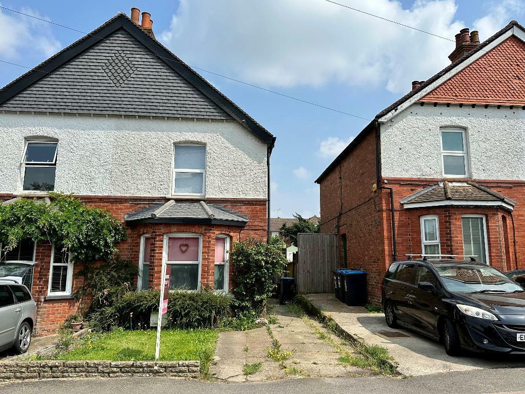 2 bedroom semidetached house for sale in Sunnybank, Warlingham, Surrey