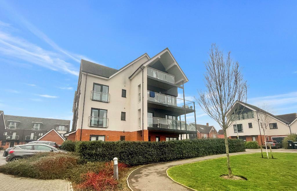 2 bedroom apartment for sale in Tippett Lane, Oxted, Surrey, RH8 9BP, RH8
