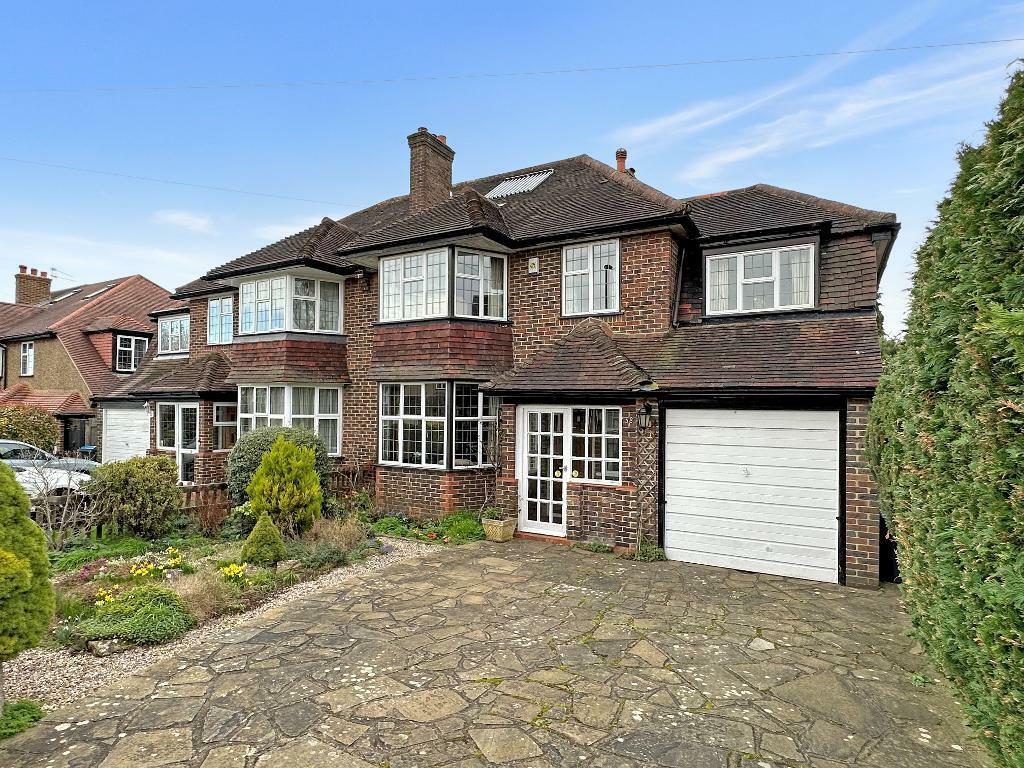 4 bedroom semidetached house for sale in Arundel Avenue, Sanderstead