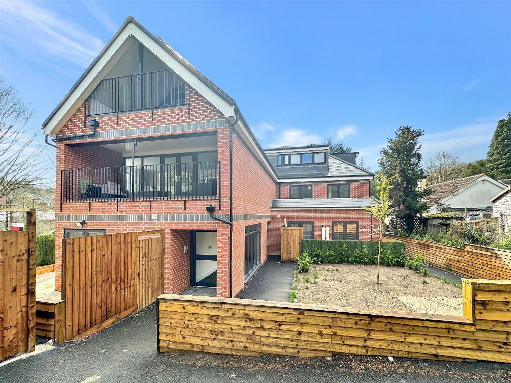 Additional property image - Whyteleafe Hill, Whyteleafe, CR3 0AG