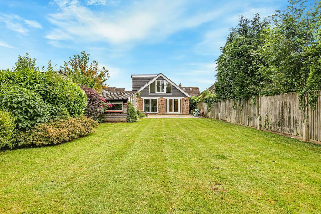 4 bedroom detached house for sale in Crewes Avenue, Warlingham, CR6 9NZ