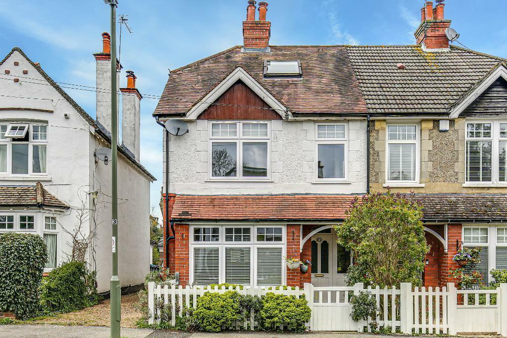 4 bedroom semidetached house for sale in Warren Park, Warlingham