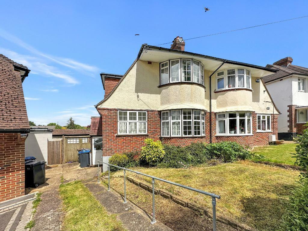 3 bedroom semidetached house for sale in Leighton Gardens, Sanderstead