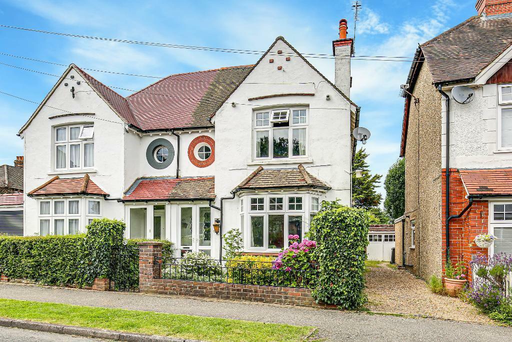 3 bedroom semidetached house for sale in Warren Park, Warlingham