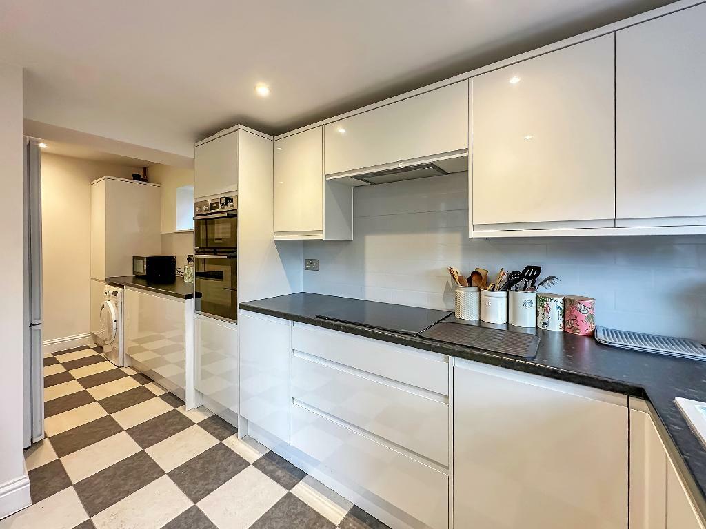 Additional property image - Hamsey Green Gardens, Warlingham, Surrey, CR6 9RT