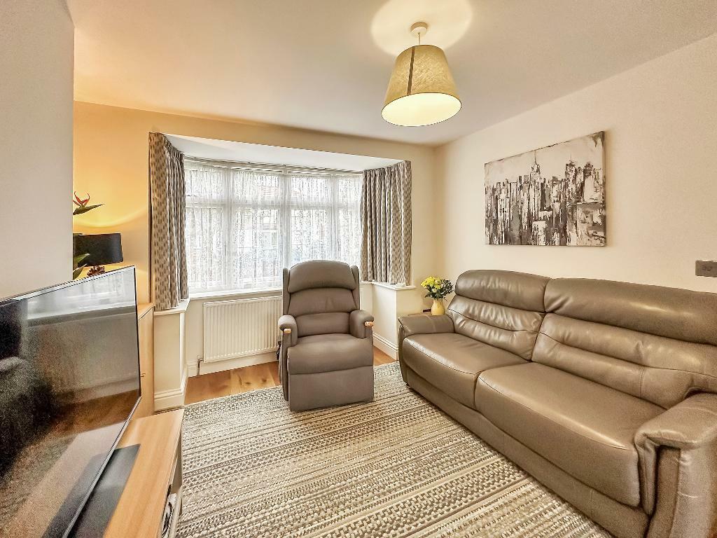 Additional property image - Hamsey Green Gardens, Warlingham, Surrey, CR6 9RT