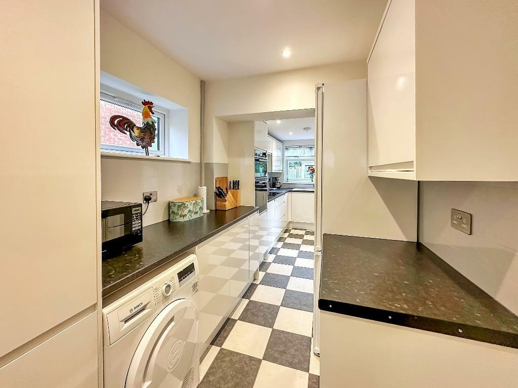 Additional property image - Hamsey Green Gardens, Warlingham, Surrey, CR6 9RT