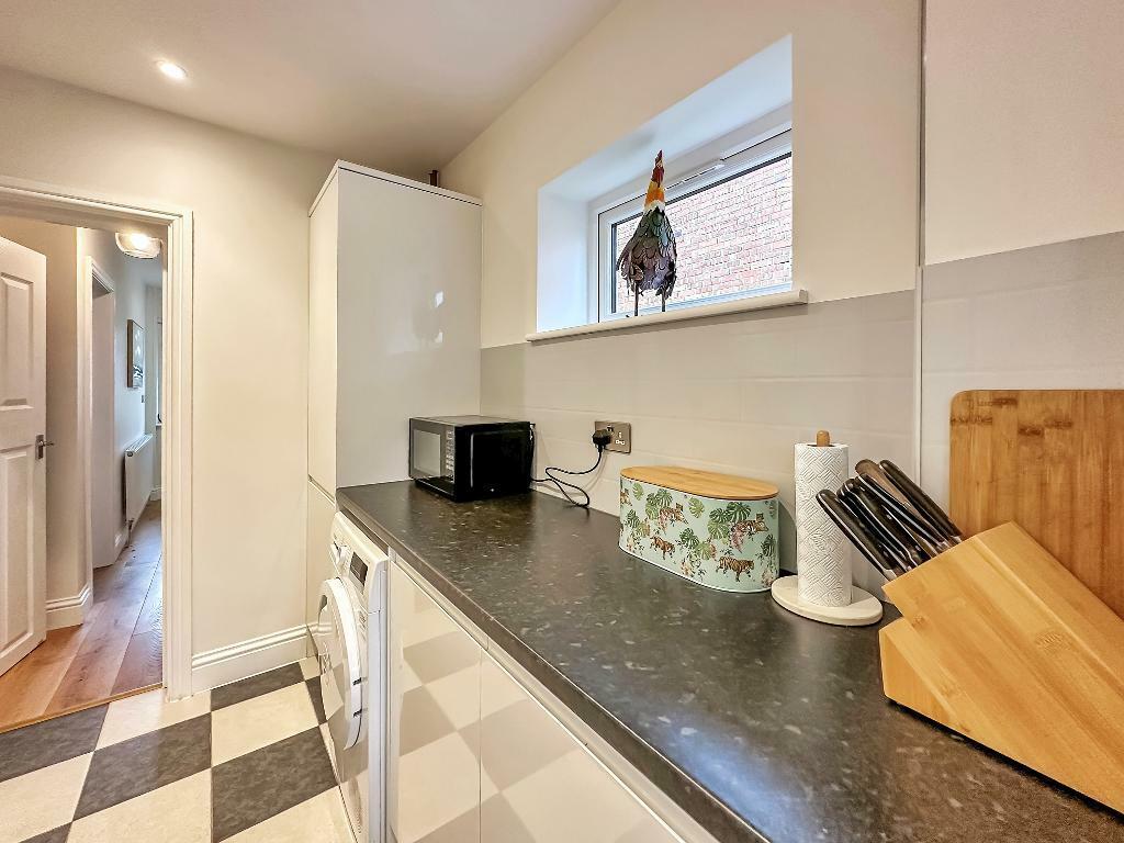 Additional property image - Hamsey Green Gardens, Warlingham, Surrey, CR6 9RT