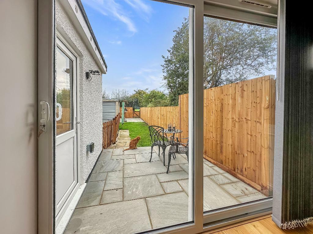 Additional property image - Hamsey Green Gardens, Warlingham, Surrey, CR6 9RT