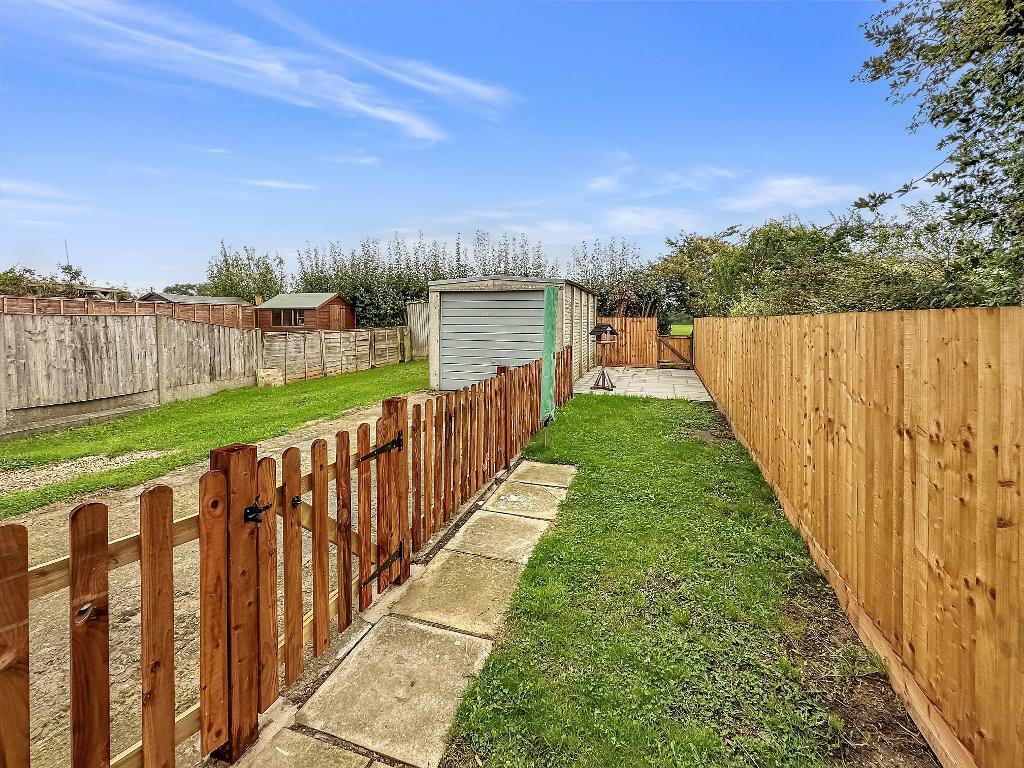 Additional property image - Hamsey Green Gardens, Warlingham, Surrey, CR6 9RT