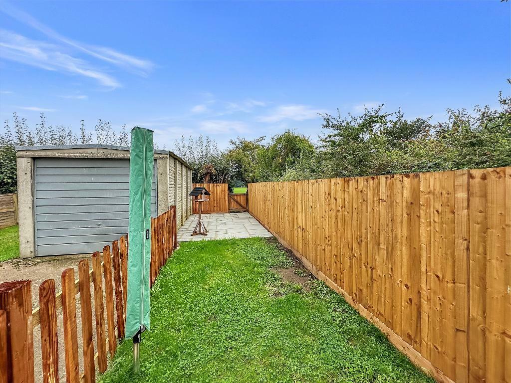 Additional property image - Hamsey Green Gardens, Warlingham, Surrey, CR6 9RT