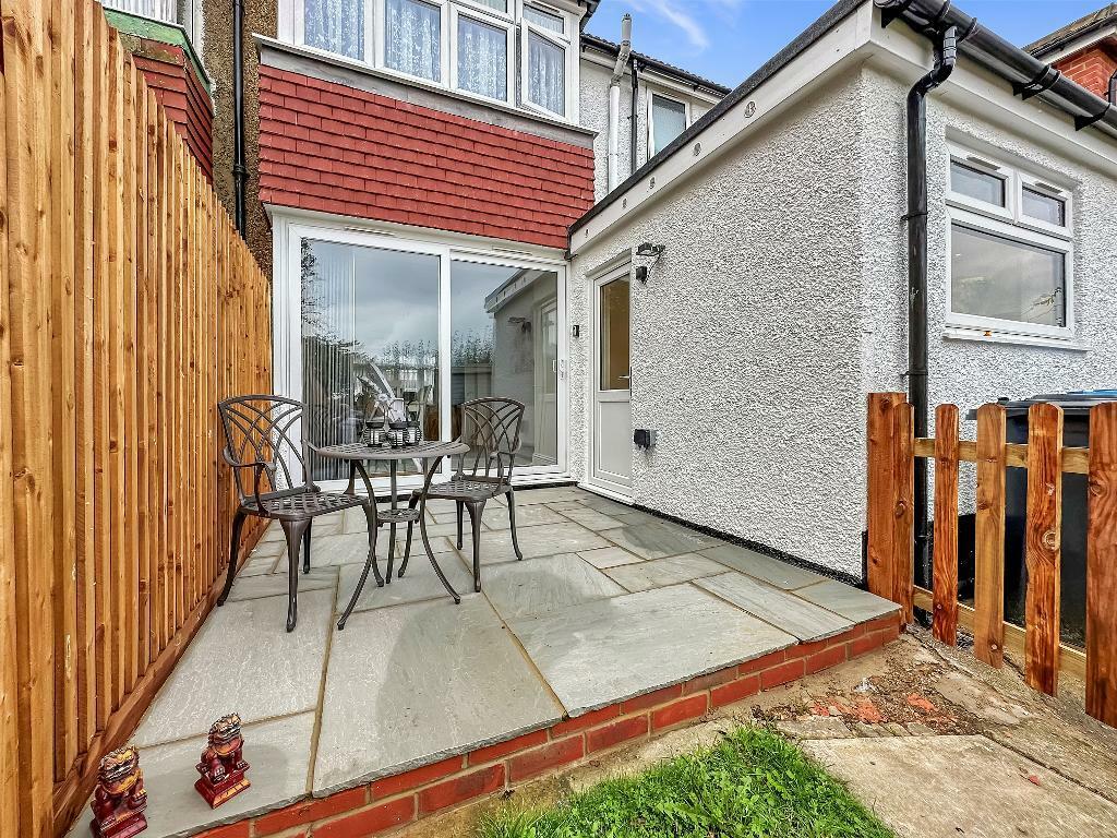 Additional property image - Hamsey Green Gardens, Warlingham, Surrey, CR6 9RT