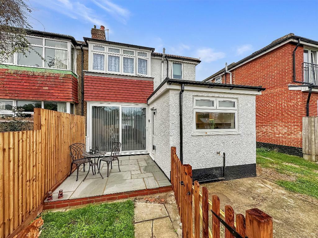 Additional property image - Hamsey Green Gardens, Warlingham, Surrey, CR6 9RT