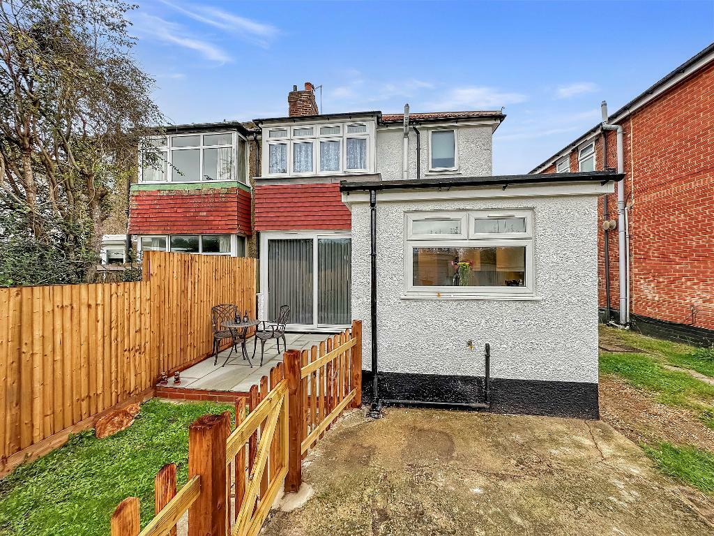 Additional property image - Hamsey Green Gardens, Warlingham, Surrey, CR6 9RT