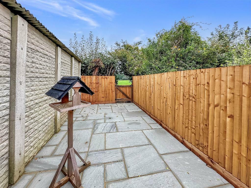 Additional property image - Hamsey Green Gardens, Warlingham, Surrey, CR6 9RT