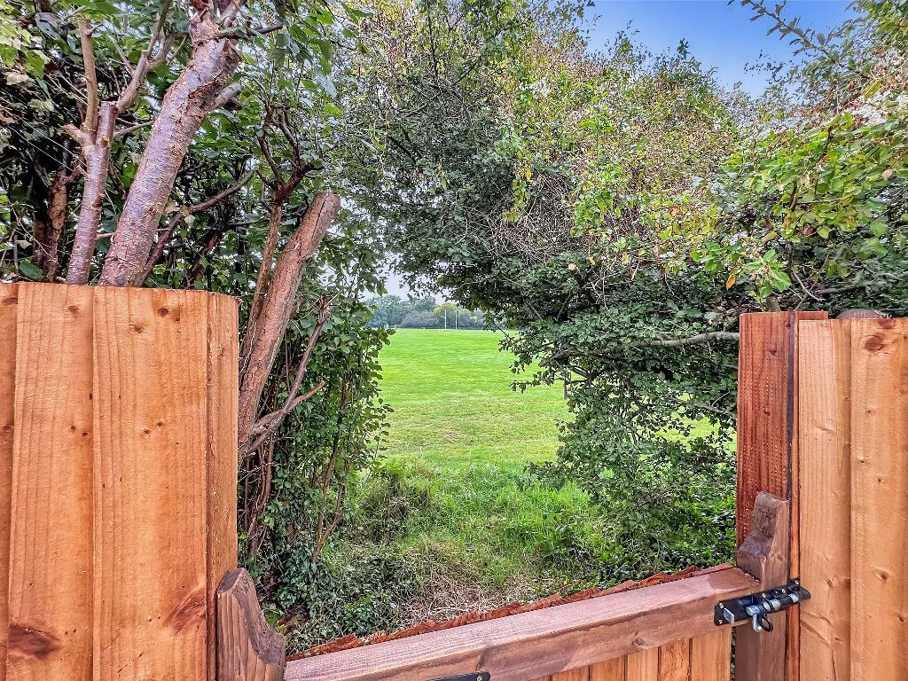 Additional property image - Hamsey Green Gardens, Warlingham, Surrey, CR6 9RT