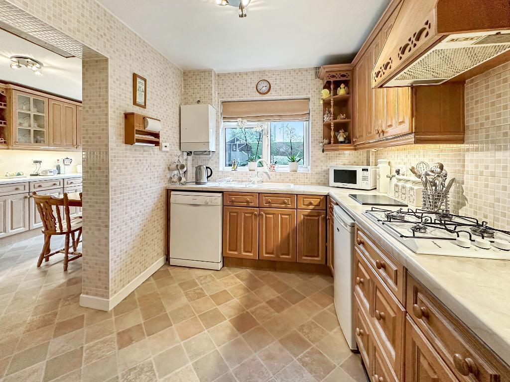 Additional property image - Limpsfield Road, Warlingham, Surrey, CR6 9RJ