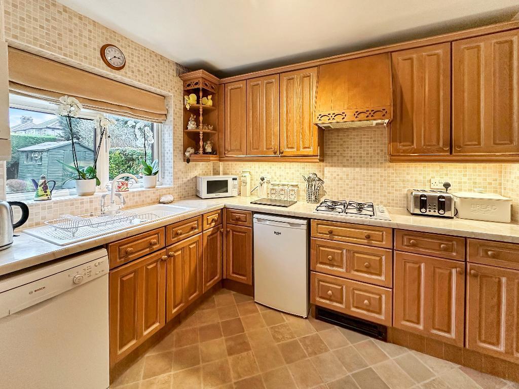 Additional property image - Limpsfield Road, Warlingham, Surrey, CR6 9RJ