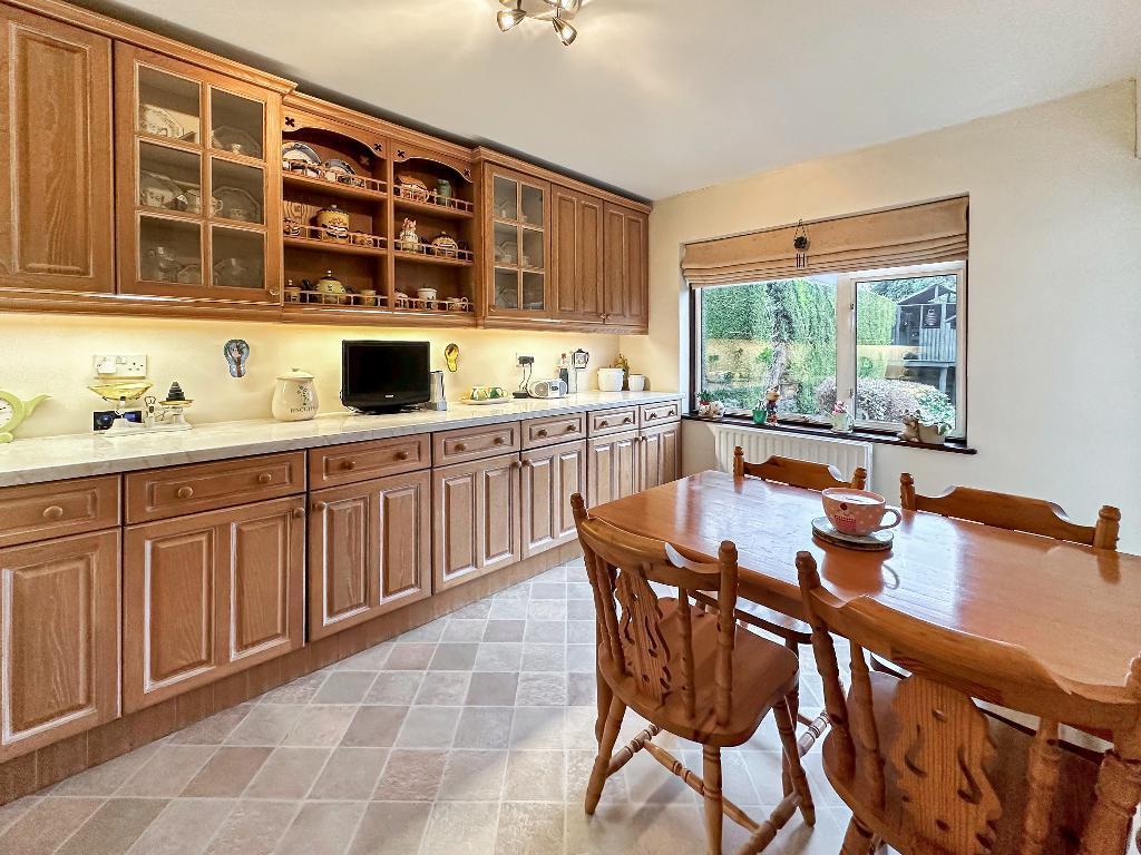 Additional property image - Limpsfield Road, Warlingham, Surrey, CR6 9RJ