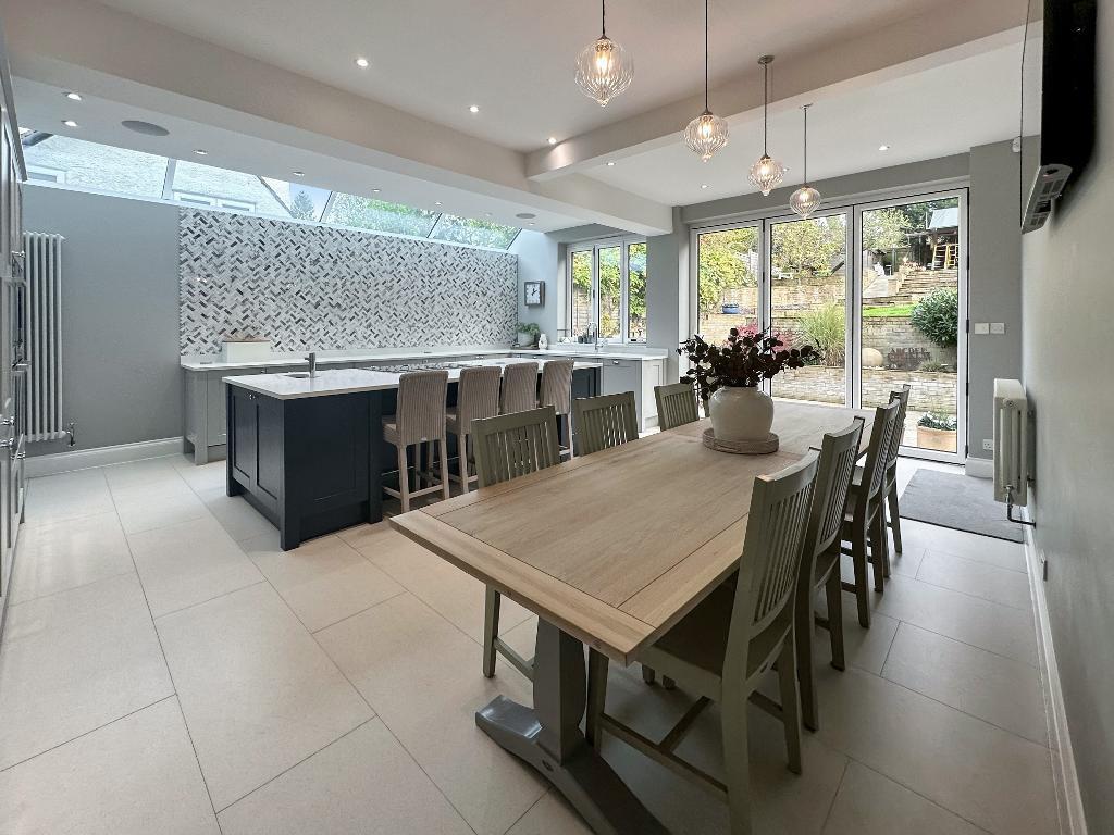 Main image of property: Beechwood Road, Sanderstead, South Croydon, CR2 0AA