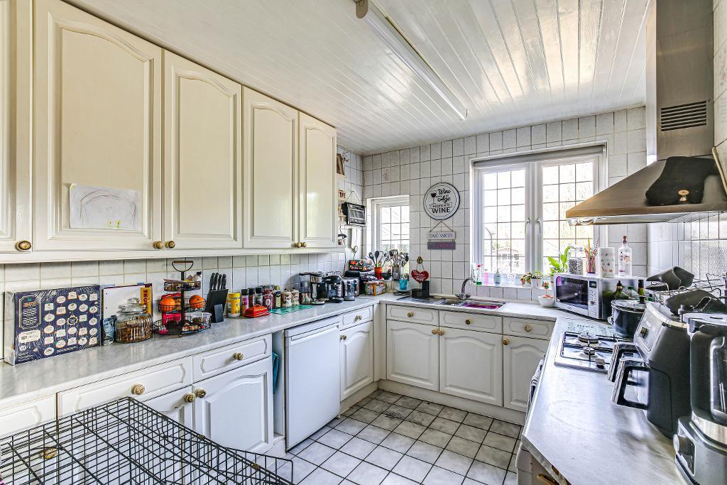 3 bedroom detached house for sale in North Down, Sanderstead, Surrey