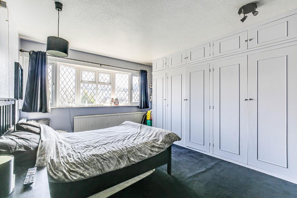 3 bedroom detached house for sale in North Down, Sanderstead, Surrey