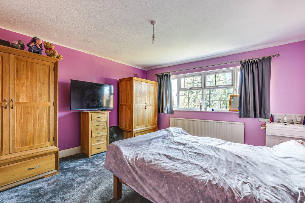 3 bedroom detached house for sale in North Down, Sanderstead, Surrey, CR2 9PA, CR2