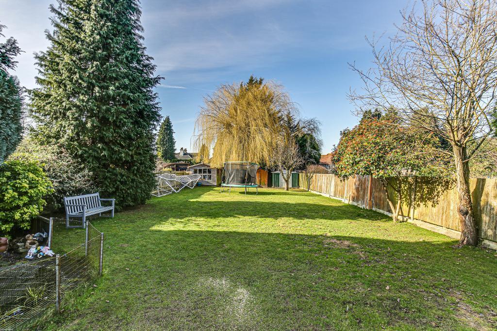 3 bedroom detached house for sale in North Down, Sanderstead, Surrey